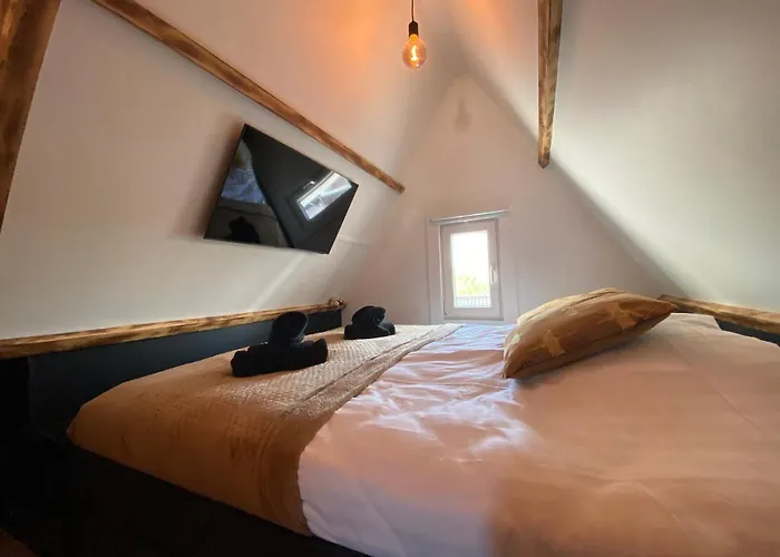 The Island Life House 1 *