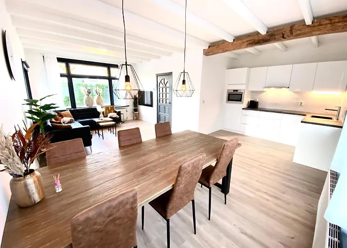 The Island Life House 1